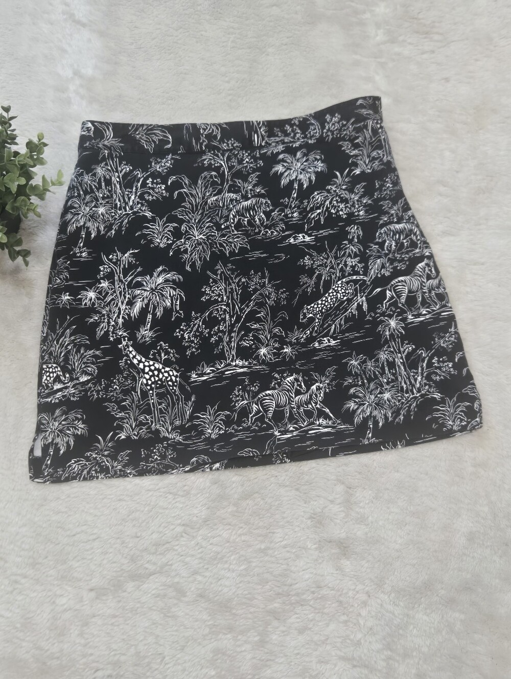 EP Pro Black & White Tropical Safari Animal Cotton Toile Print Golf Skorts, 10